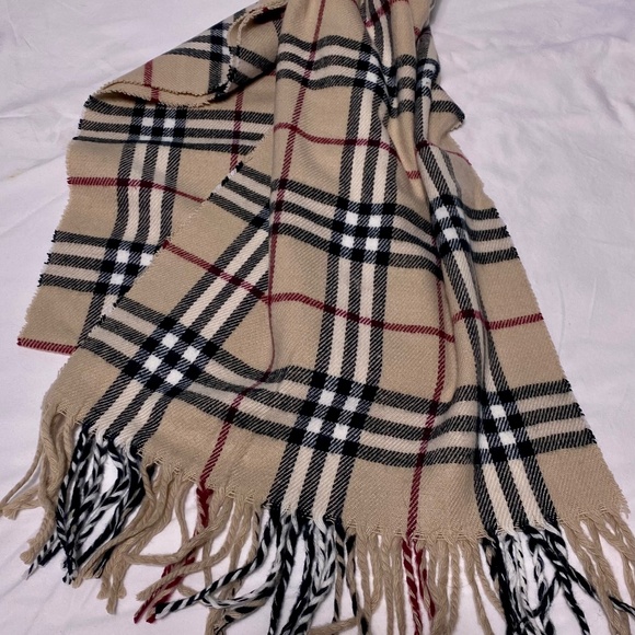 Burberry 100% Cashmere Scarf - Picture 4 of 6